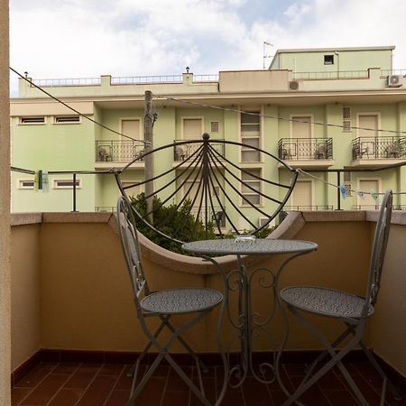 Hotel River Fronte Mare Con Piscina Rimini Exterior foto