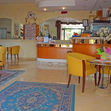 Hotel River Fronte Mare Con Piscina Rimini Exterior foto