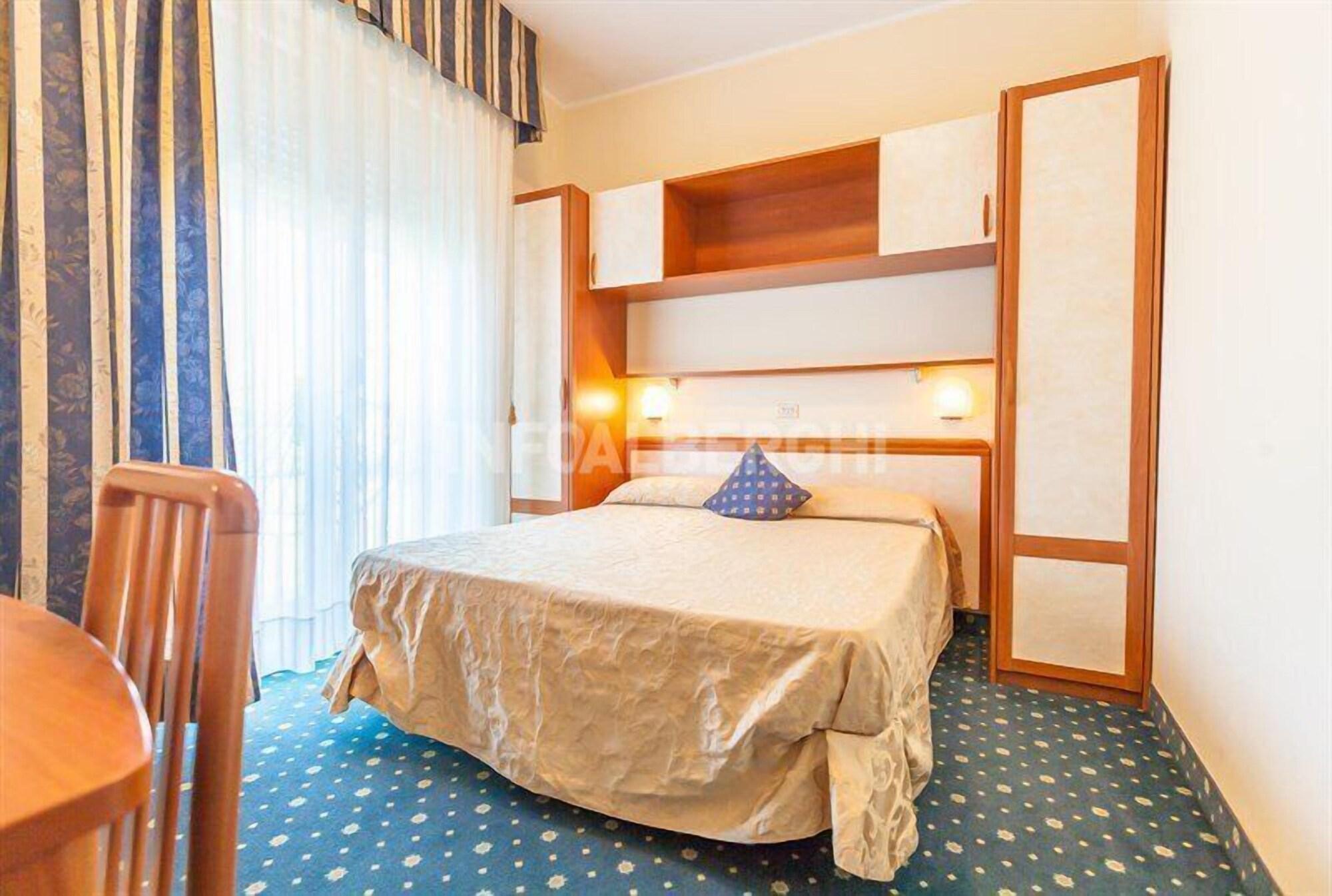 Hotel River Fronte Mare Con Piscina Rimini Exterior foto