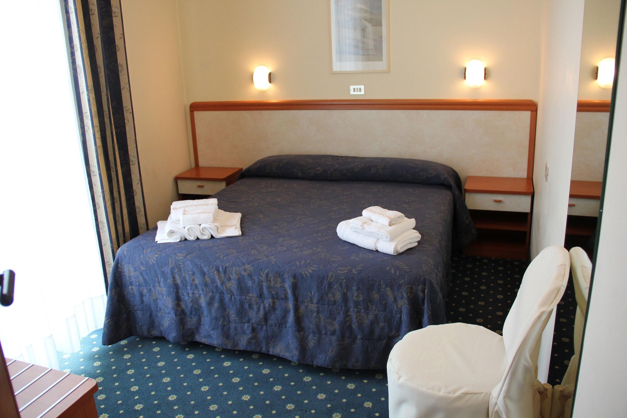 Hotel River Fronte Mare Con Piscina Rimini Exterior foto