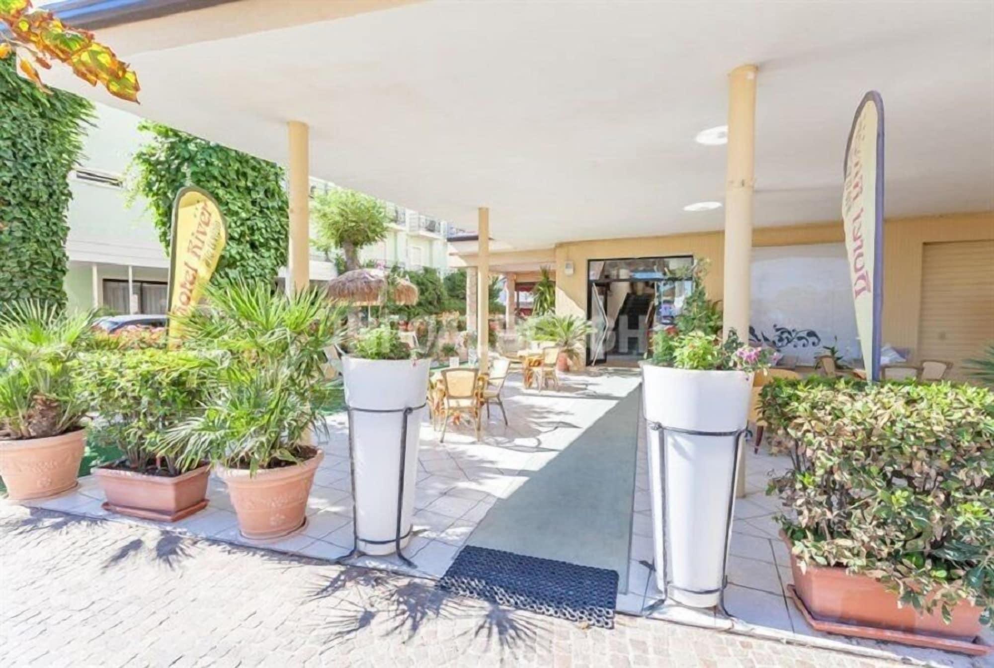 Hotel River Fronte Mare Con Piscina Rimini Exterior foto