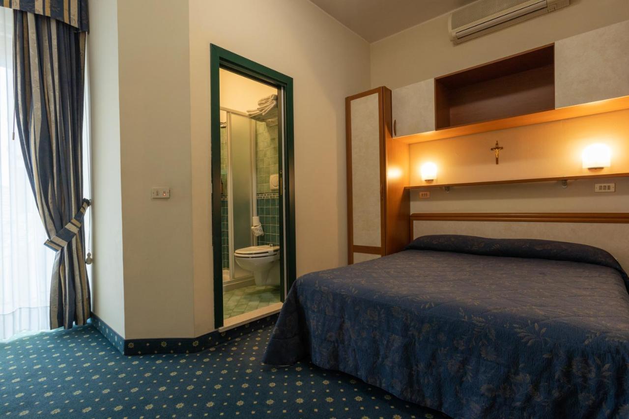 Hotel River Fronte Mare Con Piscina Rimini Exterior foto