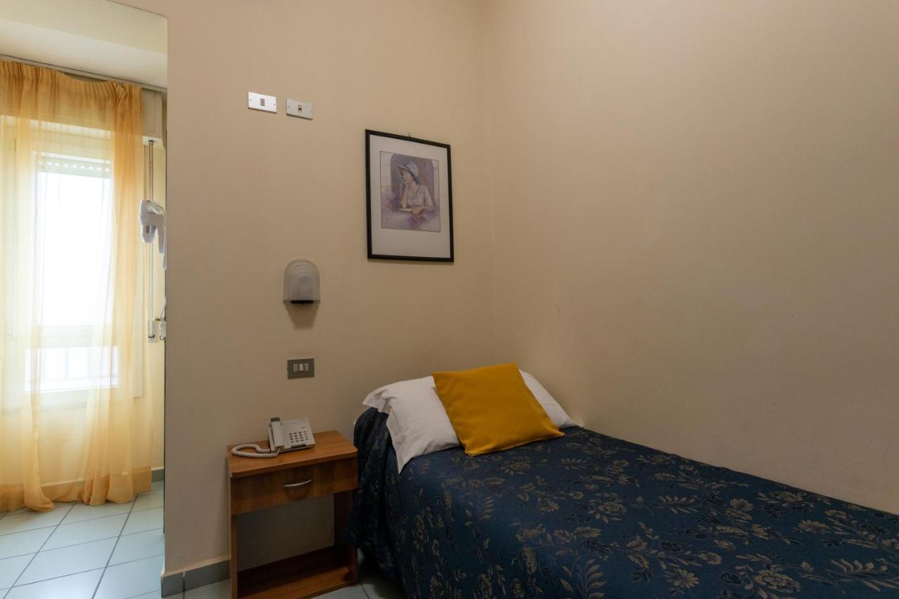 Hotel River Fronte Mare Con Piscina Rimini Exterior foto