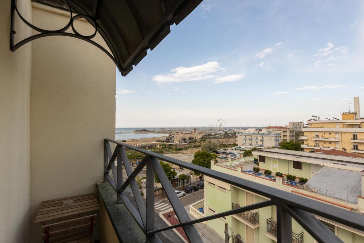 Hotel River Fronte Mare Con Piscina Rimini Exterior foto